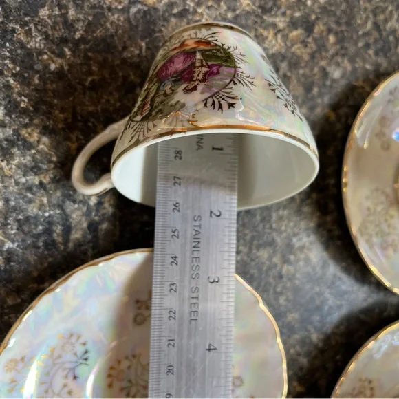 White and Gold tea set. - Picture 8 of 8